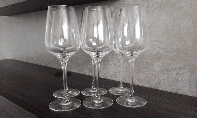 Dishes and fragiles items and their packing