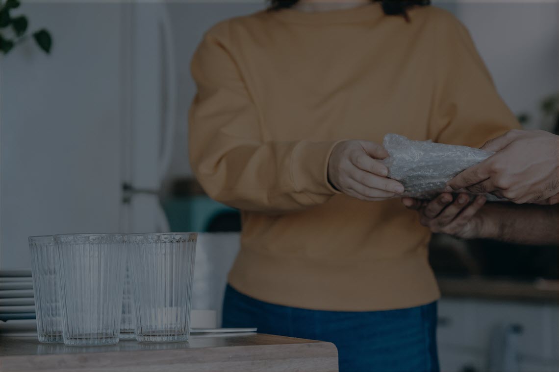 How to pack kitchen glasses for moving